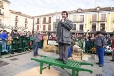 El sacrificio del gorrino este domingo en El Burgo. / SN