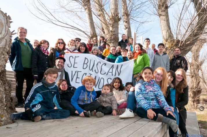 Reunión de los vecinos de Fuentelfresno, que quieren atraer a más familias