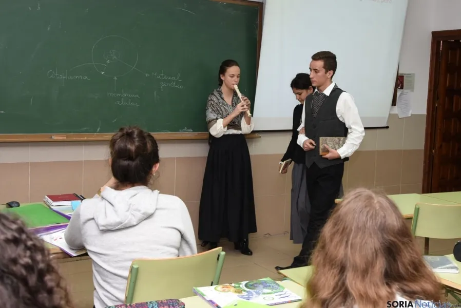 Foto 9 - El instituto Machado teatraliza la orden que lo cre&oacute; hace ahora 175 a&ntilde;os