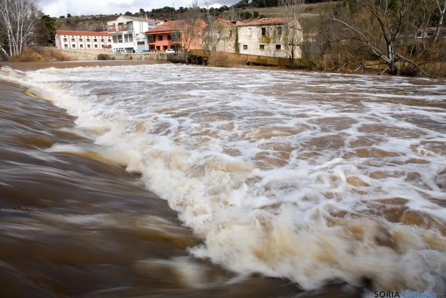Imagen de la crecida del Duero a su paso por la ciudad. / SN