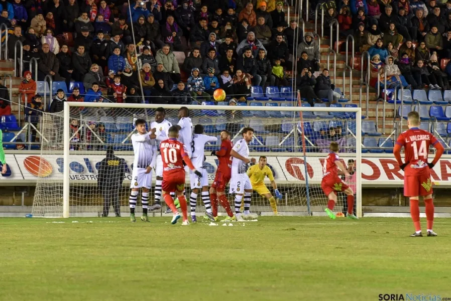Foto 2 - El Numancia gana, con dos goles de Julio &Aacute;lvarez, al Mallorca