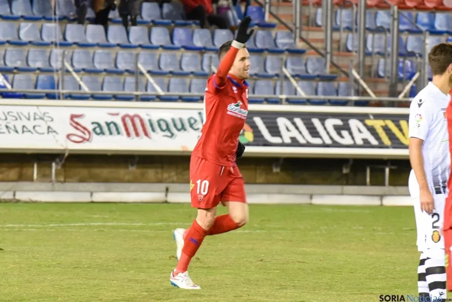 Julio Álvarez, autor de los dos goles.
