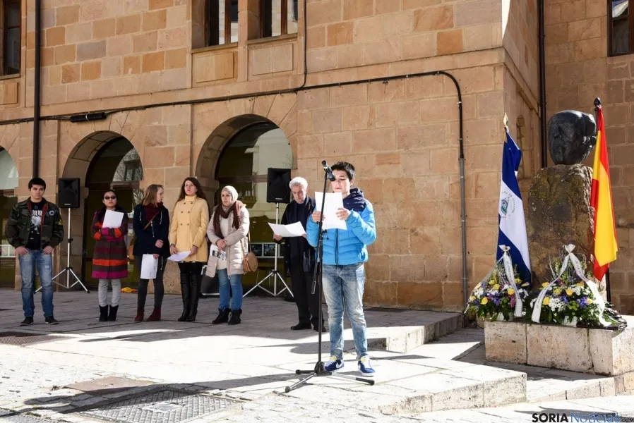 Homenaje público a Antonio Machado y Rubén Darío. / Fotos: Ana Isla