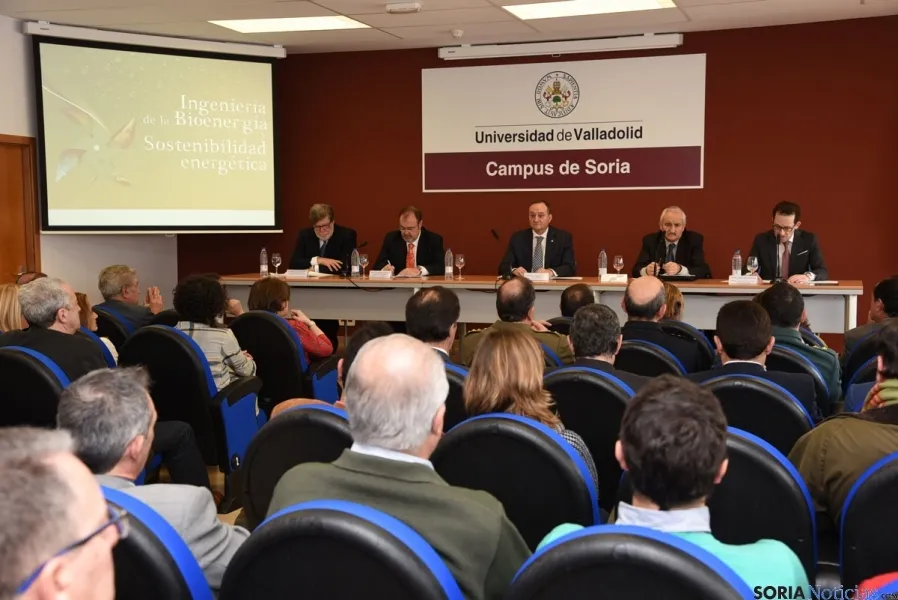 El campus ha presentado el máster vinculado a las energías limpias.