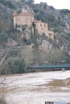 Imagen de la crecida del Duero a su paso por la ciudad. / SN