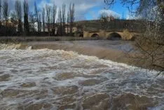 Imagen de la crecida del Duero a su paso por la ciudad. / SN