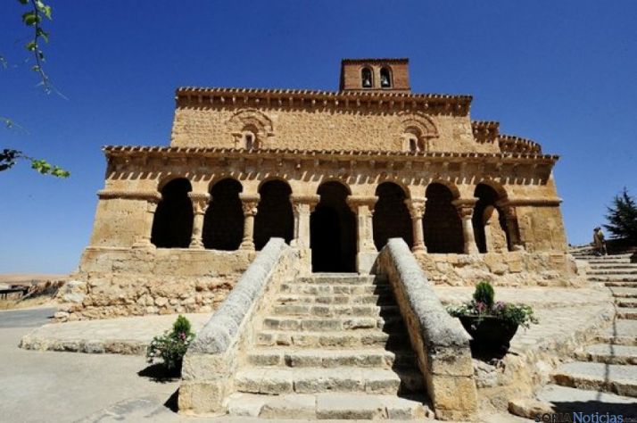 Iglesia románica de San Miguel.