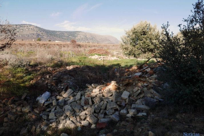 Escombrera en Chavaler.