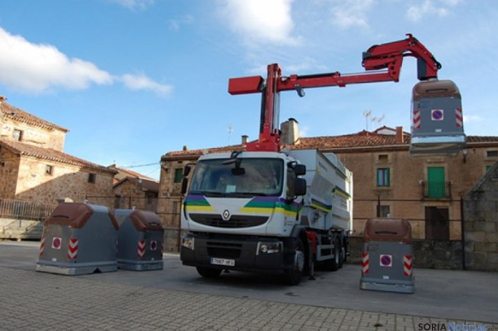 La Diputación se encarga del transporte y tratamiento de los residuos.