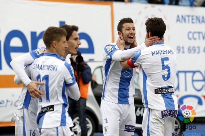 El Leganés ganó al Alavés para colocarse líder de la Liga Adelante.