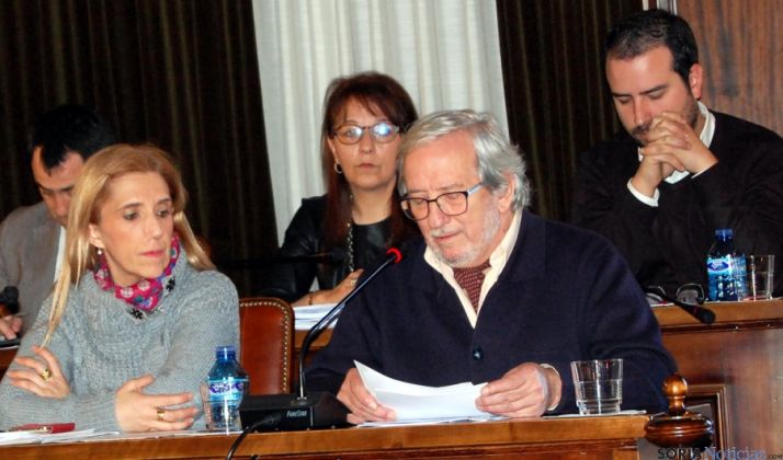 El concejal de Cultura, Jesús Bárez, da lectura al dictamen. / Ayto.