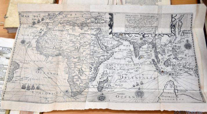 Mapa del libro de Jan Huyghem van Linschoten que será restaurado
