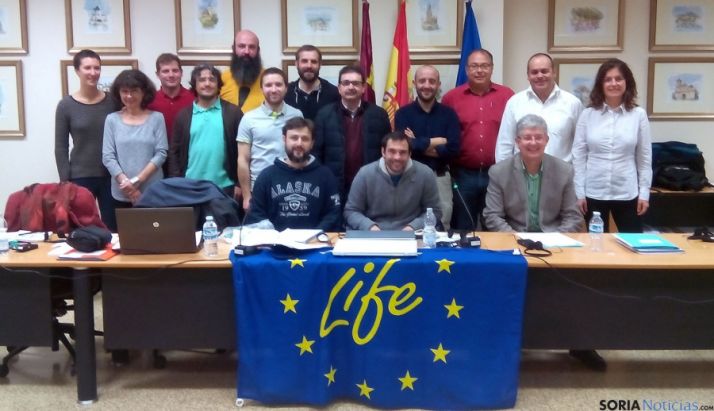 Grupo de trabajo en la reunión para el lanzamiento del proyecto.