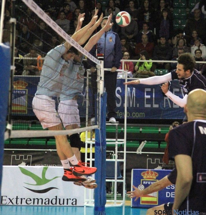 Un lance del partido./RFEVB