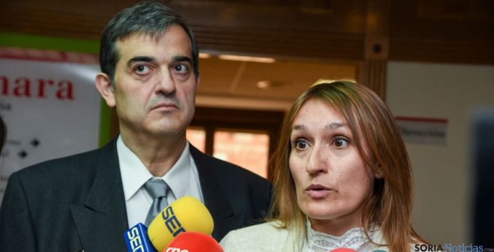 Rocío Lucas y Alberto Santamaría este jueves en la Cámara./SN