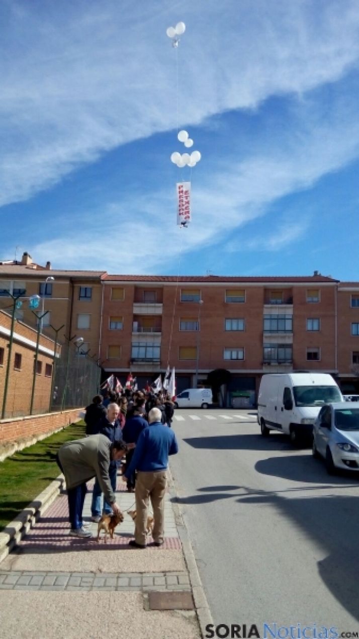 Elevación de una pancarta