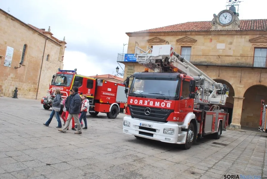Bomberos y niños, protagonistas. / SN