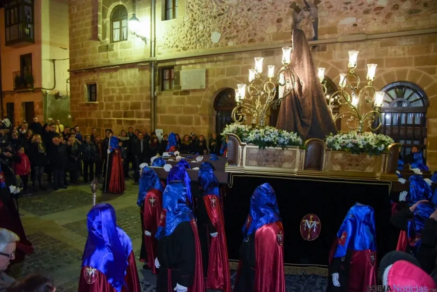 Vía Crucis de la Cofradía de las Caídas de Jesús. /Ana Isla