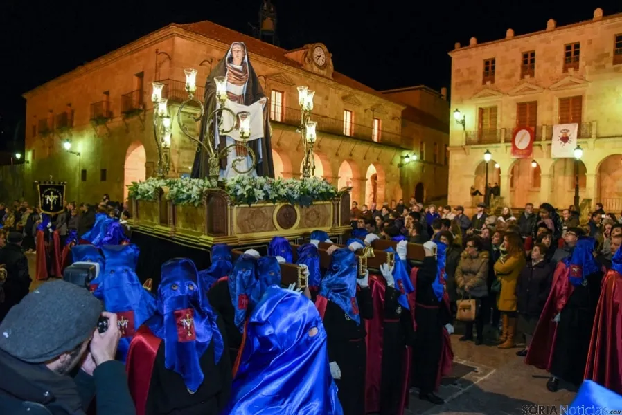 Vía Crucis de la Cofradía de las Caídas de Jesús. /Ana Isla