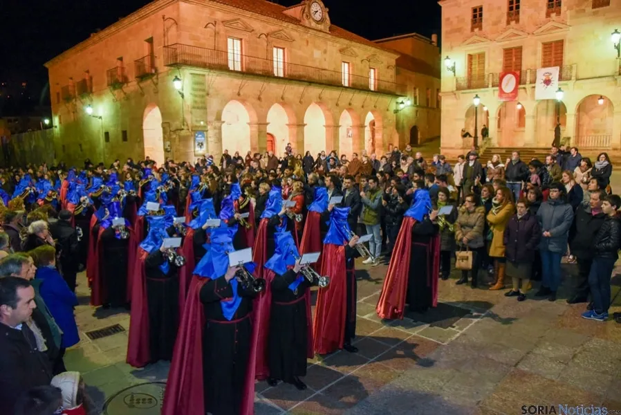 Vía Crucis de la Cofradía de las Caídas de Jesús. /Ana Isla