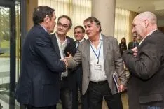Saez Aguado saluda al presidente de Sedap.