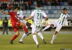 Foto 3 - Al Numancia le sabe a poco el empate frente al C&oacute;rdoba (1-1)