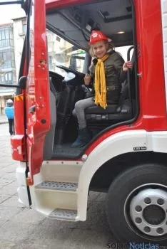 Bomberos y niños, protagonistas. / SN