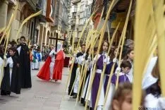 Foto 5 - Los ni&ntilde;os protagonizan la procesi&oacute;n de la Borriquilla que inicia la Pasi&oacute;n