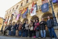 Minuto de silencio en el Ayuntamiento de Soria. /Ana Isla