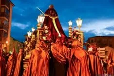 Procesión general de la Cofradía del Santo Entierro. /Ana Isla