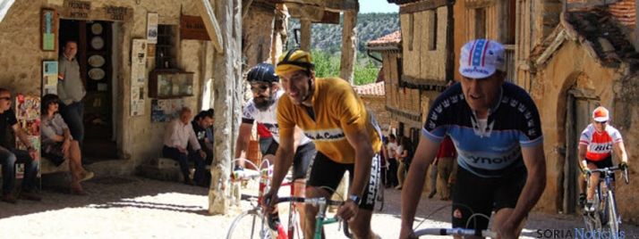 La Histórica, a su paso por Calatañazor.