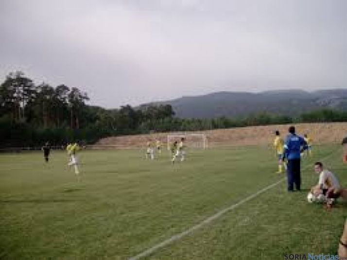 Campo de fútbol de Duruelo de la Sierra.