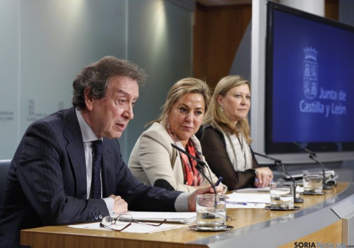 En primer término, el consejero de Presidencia, José Antonio de Santiago-Juárez.