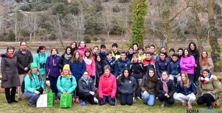 Reponsables del programa junto con alumnos del proyecto y del Politécnico.