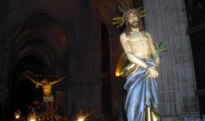 Con tres imágenes procesionales.