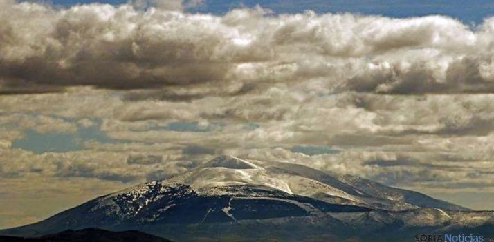 Imagen invernal del Moncayo, parcialmente nevado. / SN