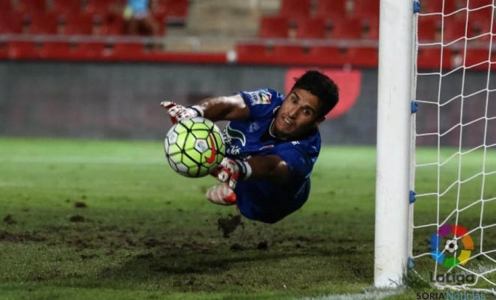 El guardameta en una intervención./LFP