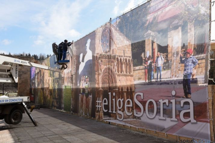 Nuevo trampantojo en las traseras del Centro Cultural Palacio de la Audiencia.