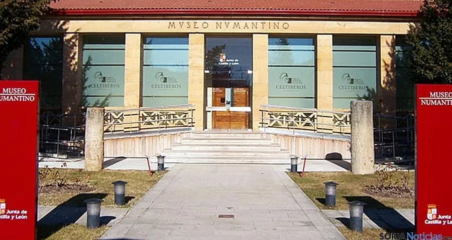 Entrada principal al Museo Numantino, en la capital soriana. / SN