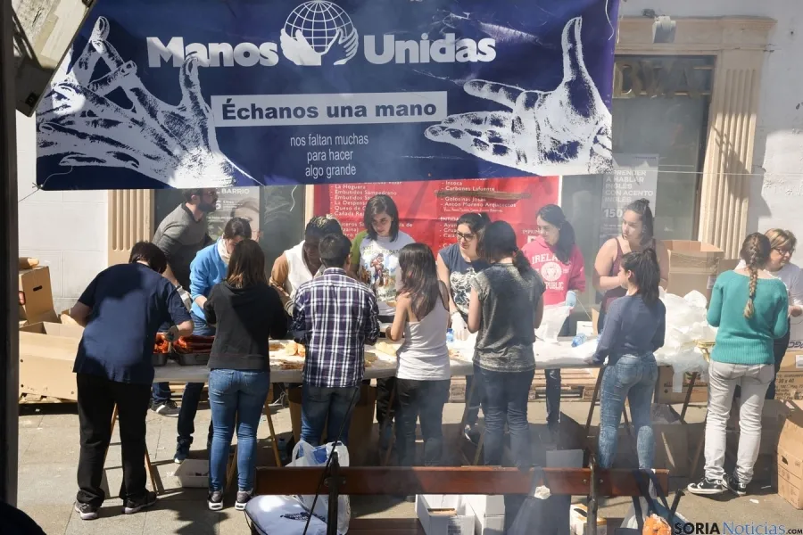 Operación bocata a favor de Manos Unidas. /Ana Isla