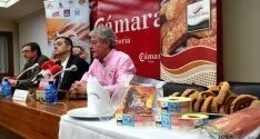 Egido, (izda.), Santamaría y Ruiz, este viernes en la Cámara de Comercio. / SN