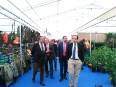 Autoridades en la carpa de la feria