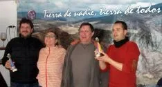 Foto 5 - Julio Llamazares, socio de honor de la Asociaci&oacute;n de Sarnago.