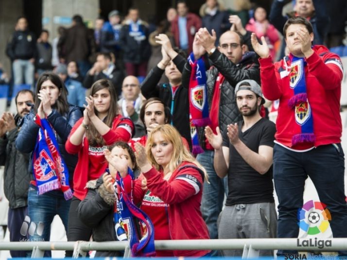 Afición numantina en las gradas del nuevo Carlos Tartiere.