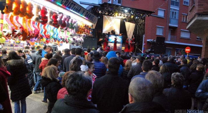 Ambiente festivo en la tarde noche de este lunes. / SN
