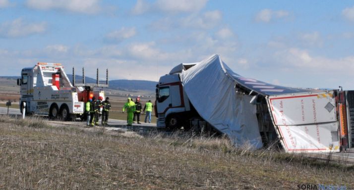 Accidente de un camión en la 122, cerca de Aldealpozo. / SN