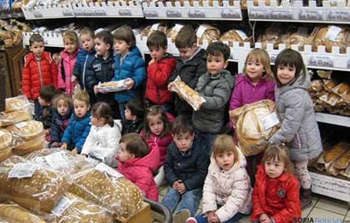 Los niños, en el taller. / E.L.