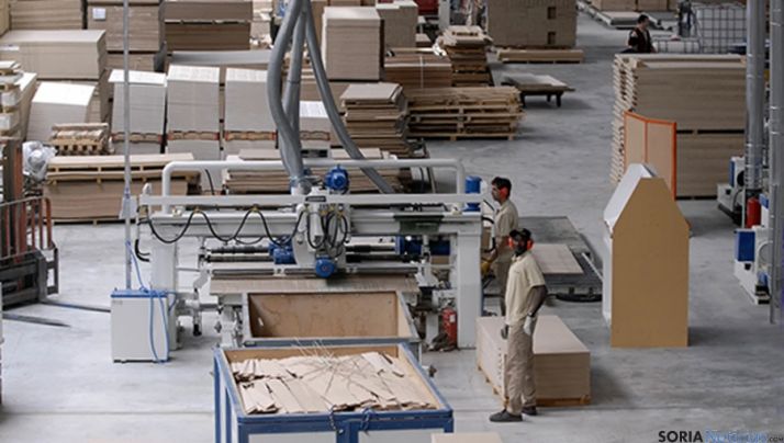Empleados en la factoría de Norma, en San Leonardo de Yagüe. / SN