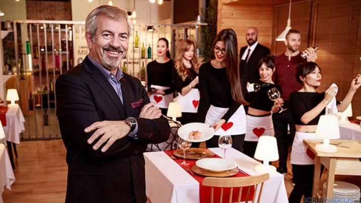 Sobera, con los manteles de SM Decoración.