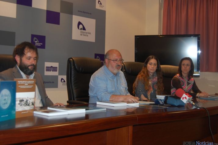 Amancio Martínez con los autores de los libro presentados